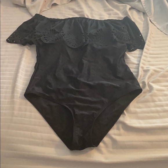 Black off the shoulders bathing suite - Picture 1 of 2
